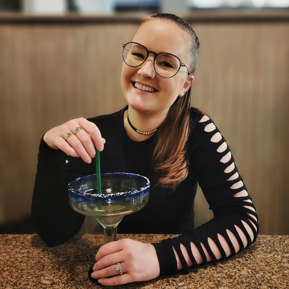 WELCOME TO MY CLOSET!๐ - Picture 2 of 7